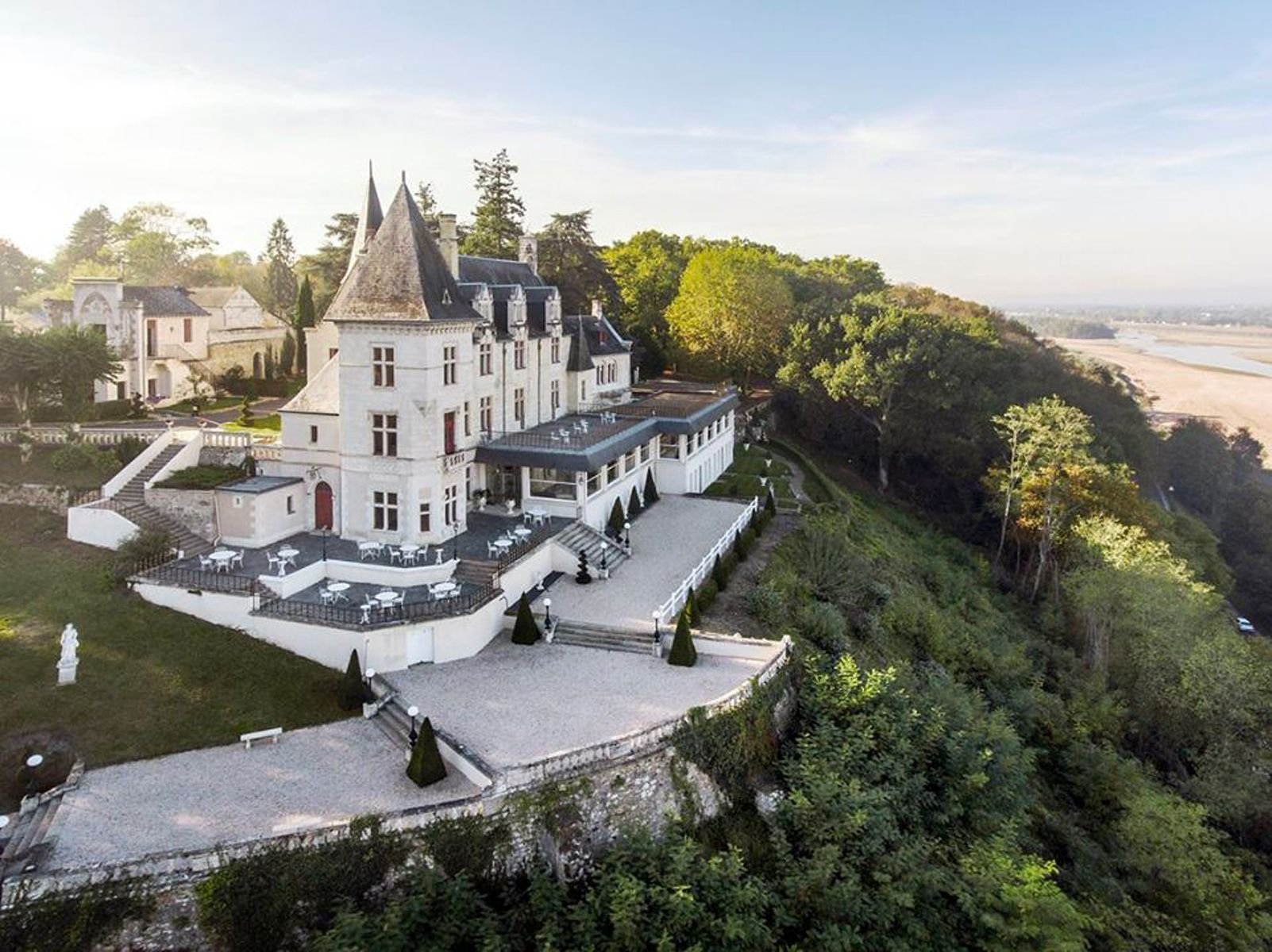 Stay castle with view on the Loire near Saumur